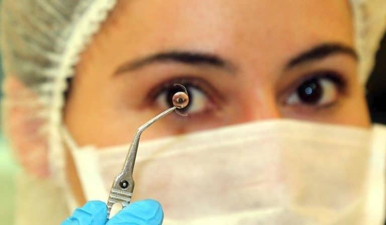 Implant oculaire Prix : Lentille intraoculaire Tunisie