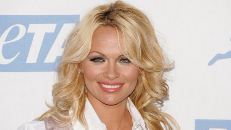 Chirurgie esthétique de Pamela Anderson