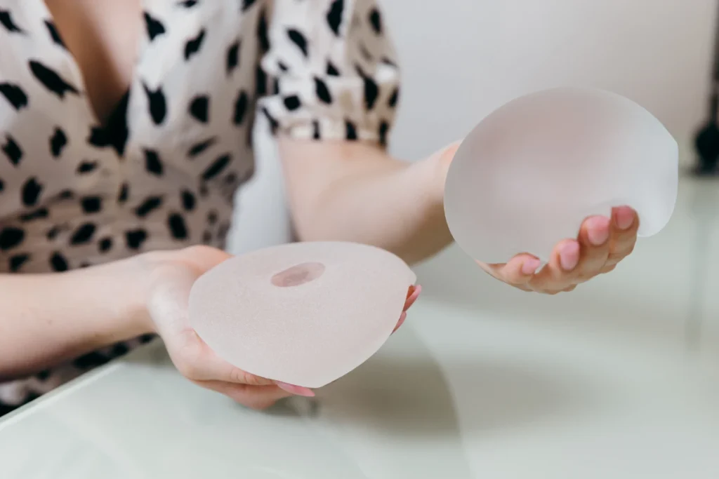 Retrait des implants mammaires