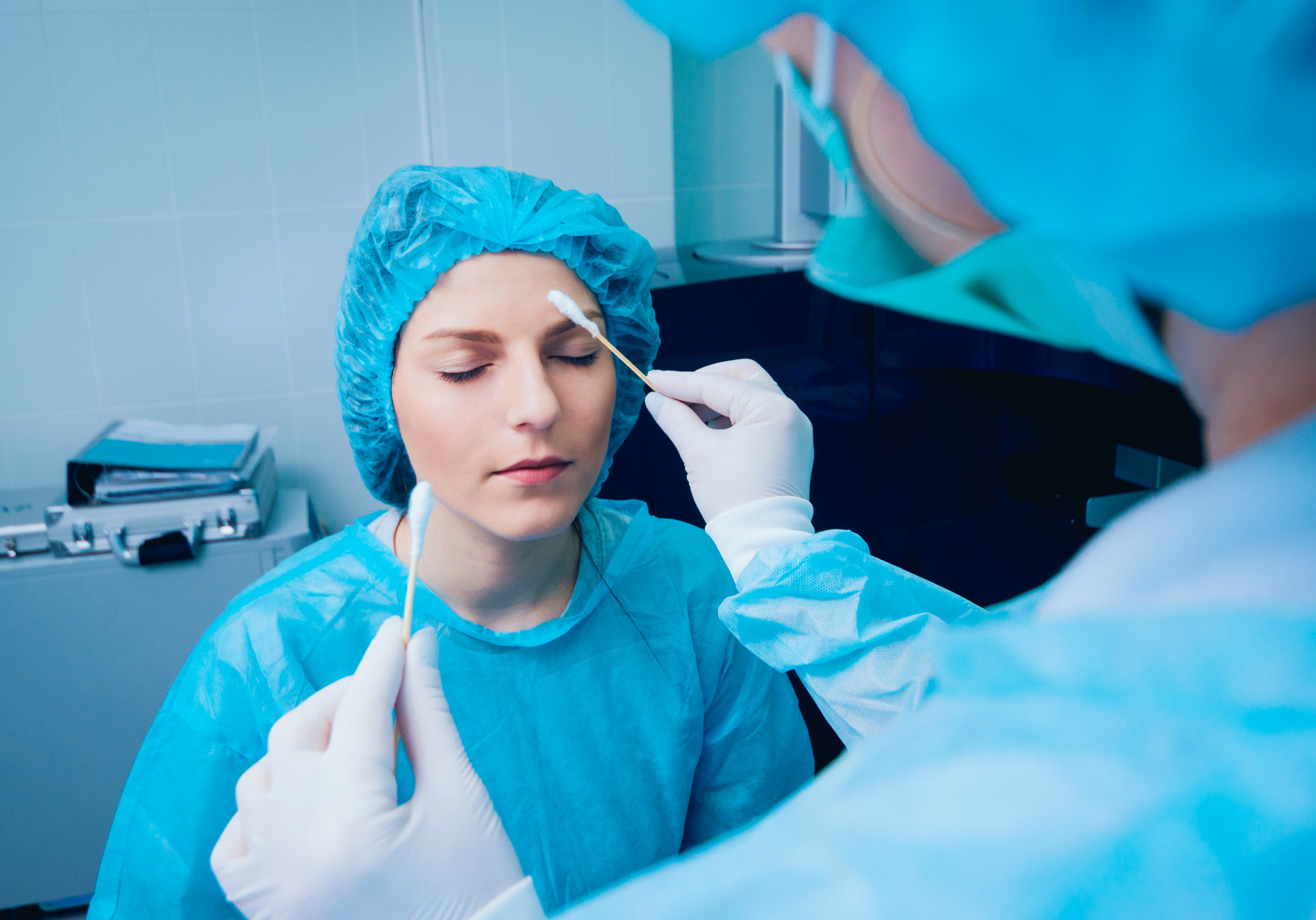 Blefaroplastia na Tunísia antes e depois: cirurgia das pálpebras superior e inferior com resultados naturais.