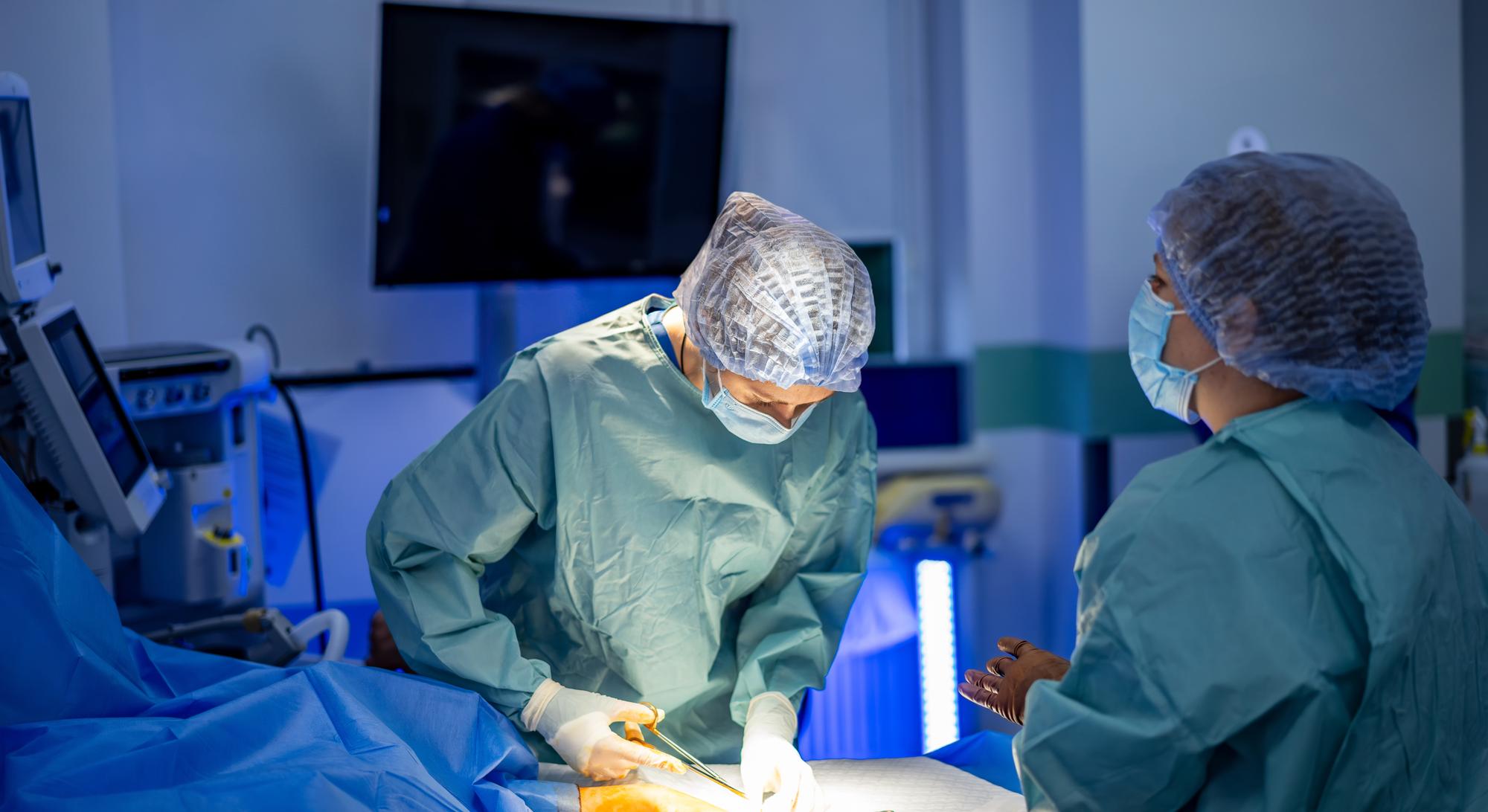 Lymphovenous bypass surgery for Alzheimer in Tunisia medical team performing microsurgery