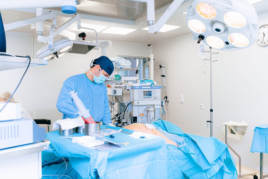 Liposuction surgery in Tunisia with modern clinic equipment and medical team