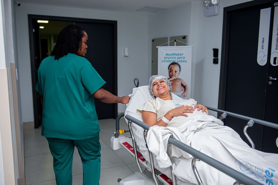 Woman with flat belly after abdominoplasty in Tunisia
