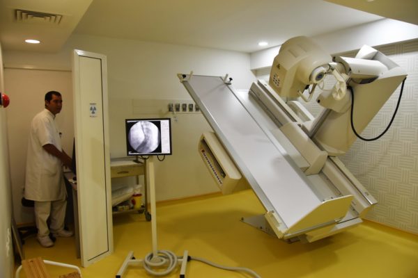 Salle de radiologie dans une clinique partenaire à Tunis