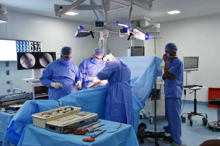 Bloc opératoire d’une clinique partenaire à Tunis