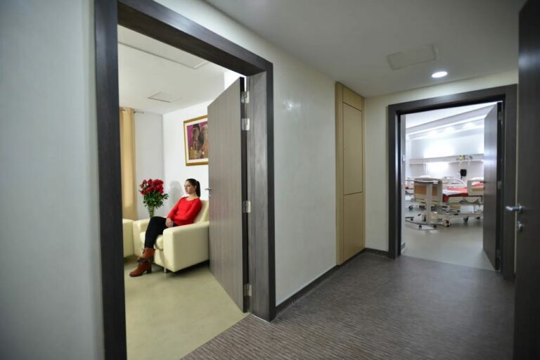 Suite d’hospitalisation avec salon dans une clinique partenaire à Tunis