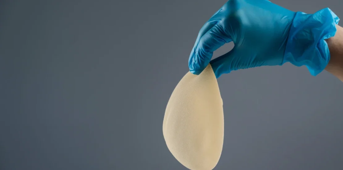 Retrait d’implants mammaires